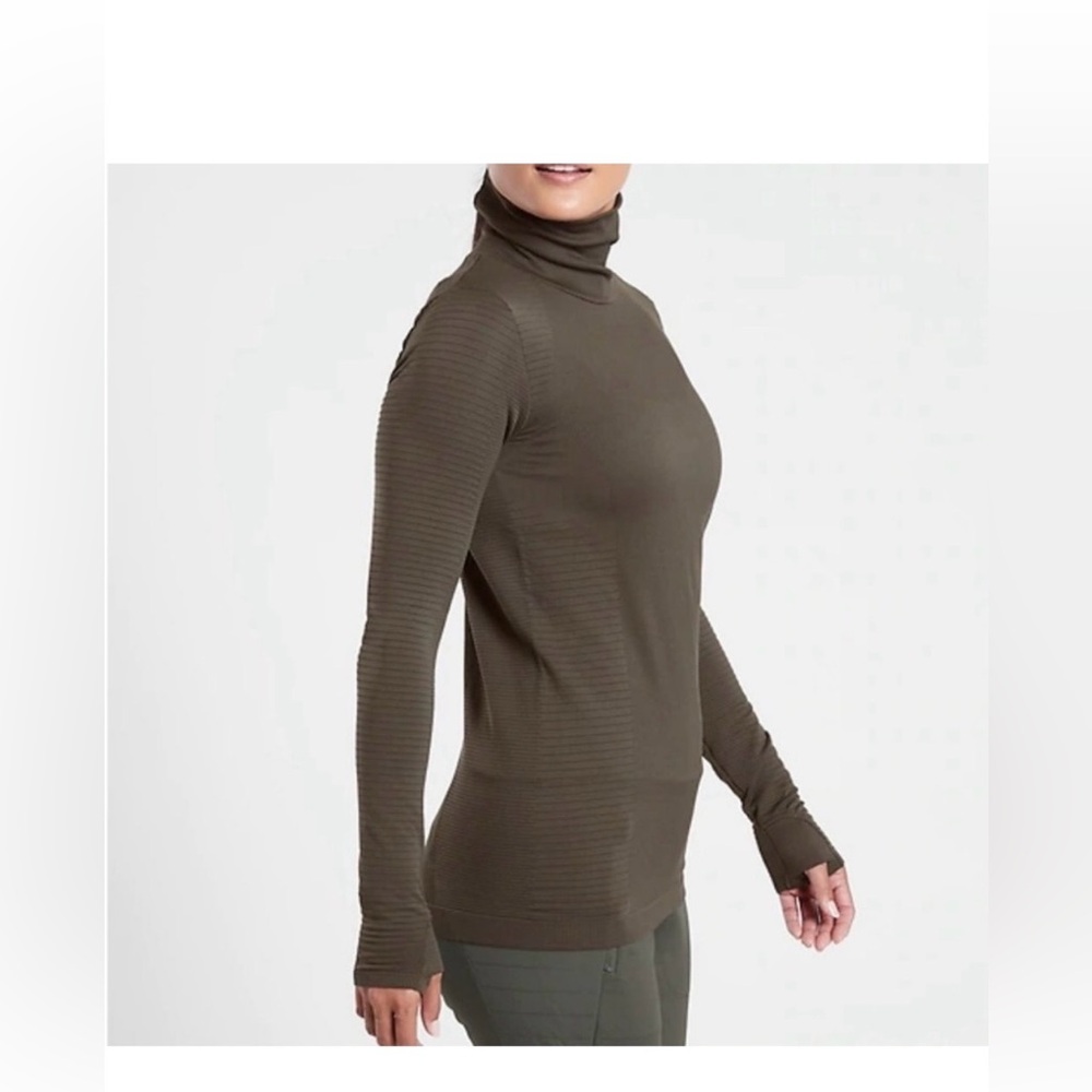 Athleta Flurry Blizzard Seamless Turtleneck – Peat Green | XS